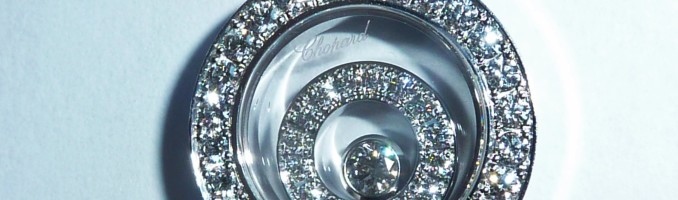 CURRENT HIGHLIGHT – CHOPARD COLLIER HAPPY DIAMOND WHITEGOLD